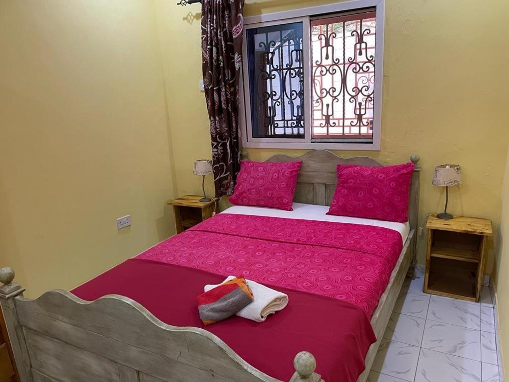The Compound Bed & Breakfast Bijilo Exterior photo